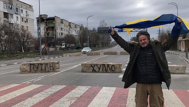 Ukrainiečių dailininkas įamžino karo siaubą prie savo slenksčio: mirti už Ukrainą – nepakanka, mums reikia pergalės